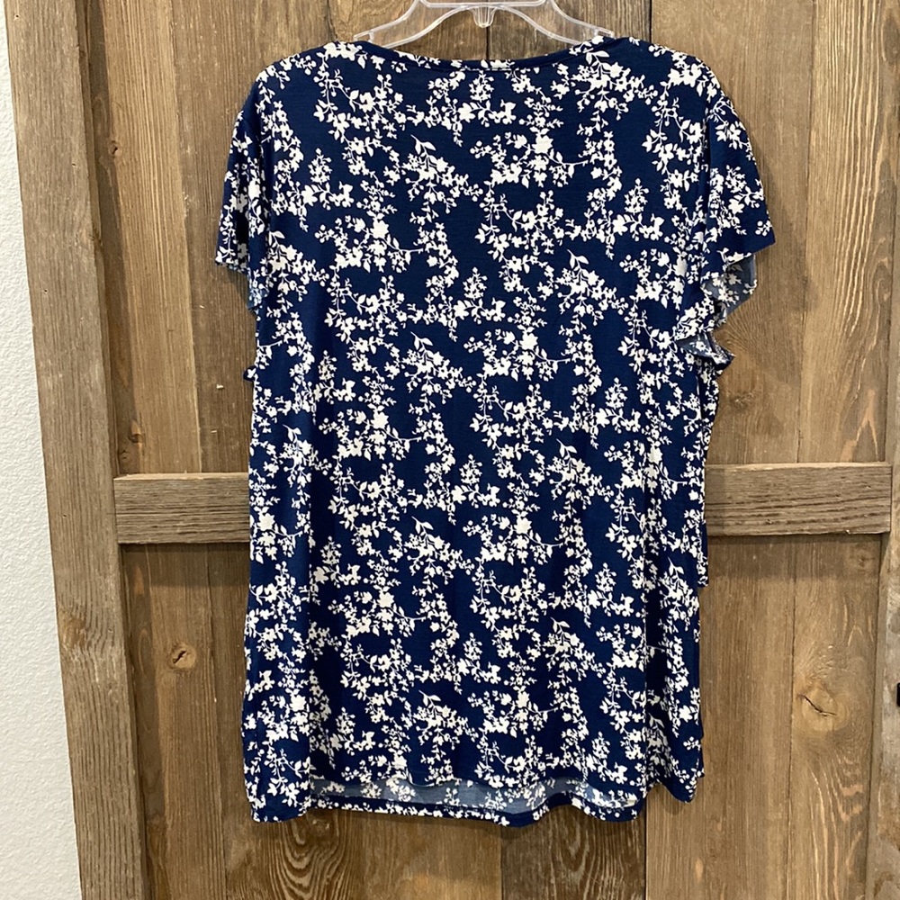 Dress Barn Ladies blouse, size L - Picture 3 of 8